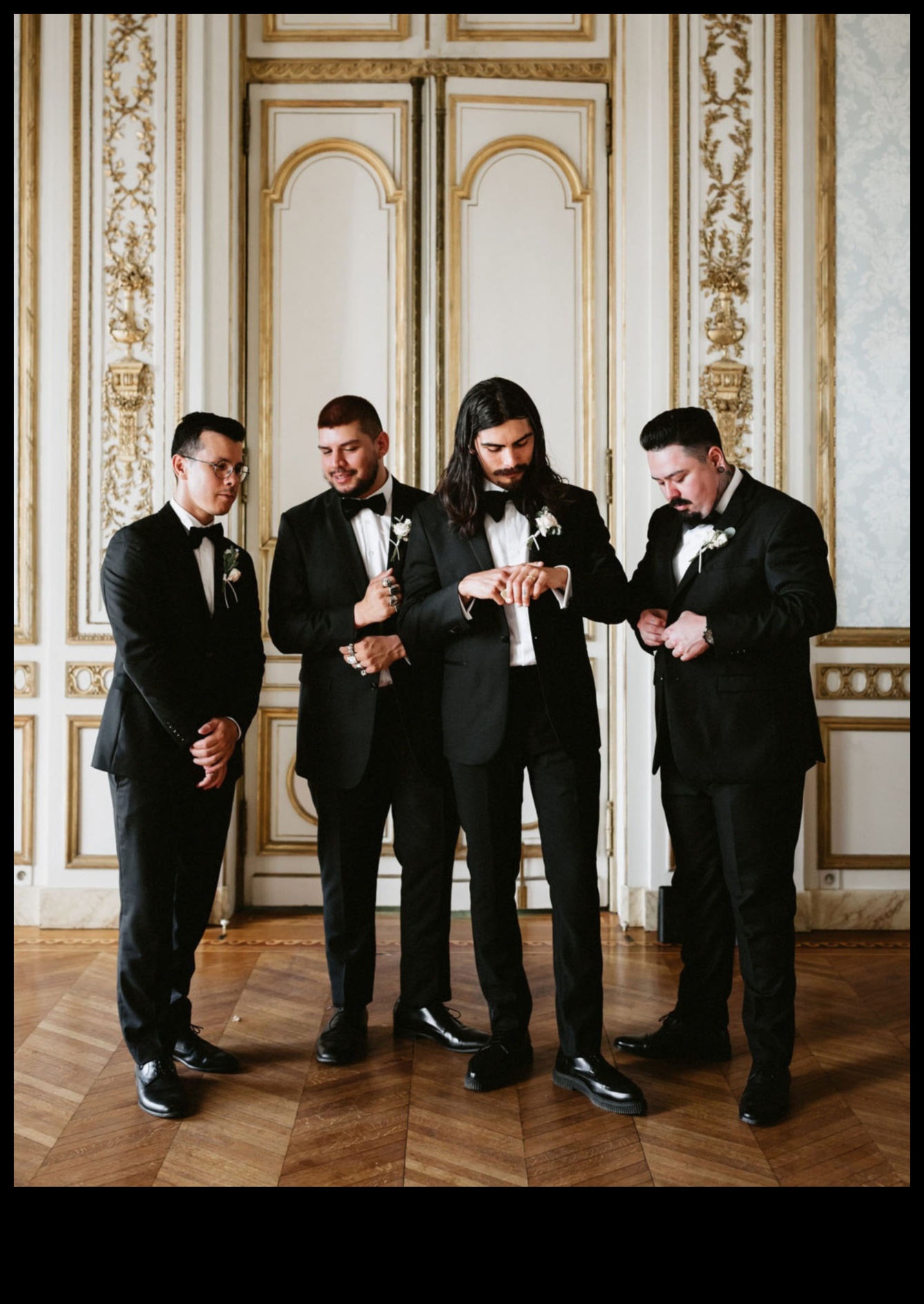 Chic Elegance Ținuta mirelui Călătorie de la tradițional la modern 2 Chic Elegance: Călătoria în ținută a mirelui