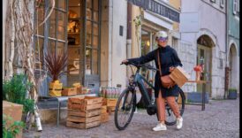 Peisajul manierat se plimbă cu biciclete elegante contra explorarea urbană 3 Plimbări în peisaj urban: navigarea în spații urbane pe biciclete elegante